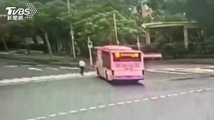 總統官邸撞擊影像曝！部桃名醫北慘遭公車輾斃