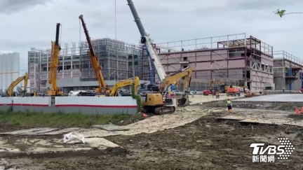 台積電「內鬼包商」狂偷433萬電纜　保全前撞破閘門狂飆