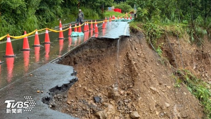 還3人沒找到　南橫5口墜谷地「土石流不斷」搜救任務暫喊卡