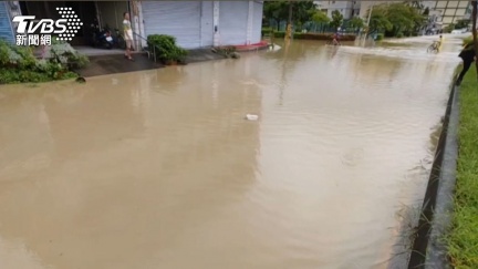 雲林大湖口溪溢堤倒灌　3百戶泡泥水道心酸
