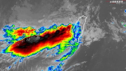 強烈雷雨帶又來！肥厚一條「在台灣旁邊」3地雨最猛