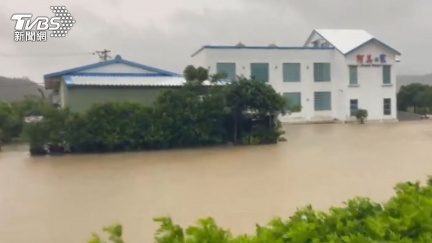 楊柳颱風發威水淹小墾丁度假村　19遊客受困
