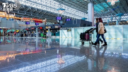 出國貪方便申領1證件恐丟台灣身分　移民署證實了