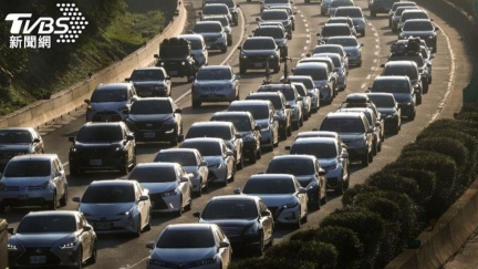 過年上國道「1動作」秒噴3000元　一堆駕駛違規