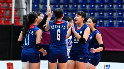 U16女排亞錦賽台灣不敵韓國錯失冠軍　球員淚灑球場