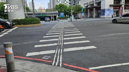 2026新制小綠人閃了別跑　交通部修法行人新規定
