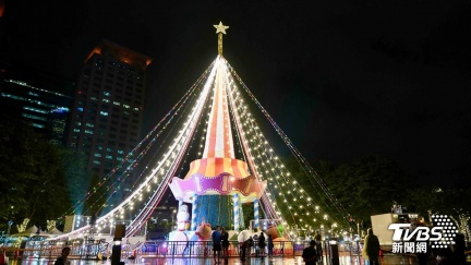 新北耶誕城浪漫開城　馬戲團結合燈海成冬季亮點
