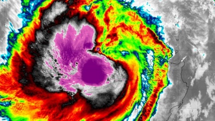 鳳凰開始北轉直衝台灣　雨最猛時刻來了