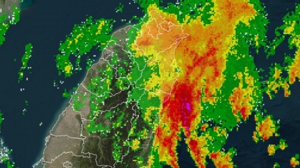 極強雷雨帶！共伴效應「明顯北抬」　北、東午後進搖滾區