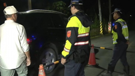 明利村驚見溪水暴漲緊急封路！村長憂：不知何時潰堤