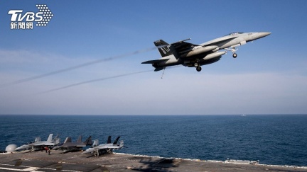美軍F/A-18戰機墜毀　飛行員彈射跳傘