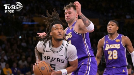 唐西奇35分、詹姆斯準大三元白搭　馬刺擊敗湖人