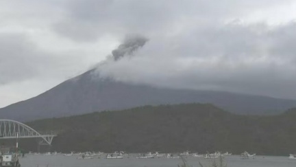 櫻島火山噴發！煙柱直衝600米　火山灰將襲鹿兒島、熊本