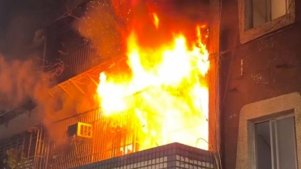 新莊公寓清晨竄火！2樓全面燃燒　16歲少女葬火海