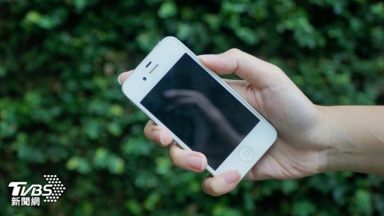 iPhone 4突爆紅！年輕人瘋買「二手價狂飆」　專家揭3原因