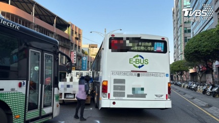 新莊公車、貨車碰撞　4乘客受傷送醫救治