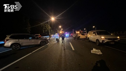 國5雪隧外連環追撞　3車橫躺一度回堵5公里