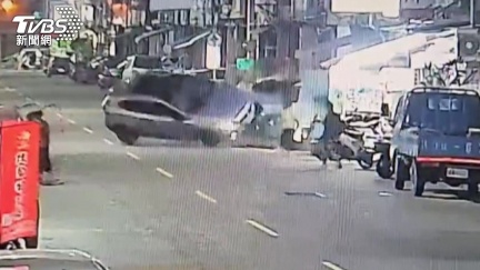 有片／高雄男毒駕逆向撞翻！車內驚見海洛因　驗唾液「4毒全中」