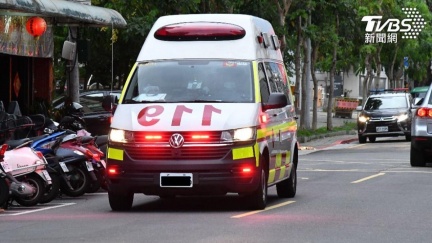 北投分局警員攔檢疑遭車撞　眼、嘴鮮血直流送醫