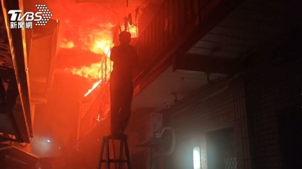 台中烏日火警悲劇！1男遭壓倒臥樓梯間　被救出已成焦屍