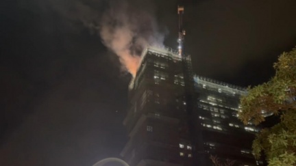 台南新建大樓火警！28樓火舌狂竄畫面曝