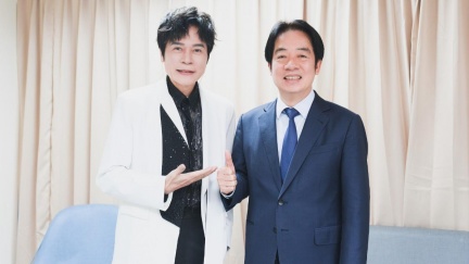 洪榮宏開唱「賴清德突現身」　女星神隱55年罕露面