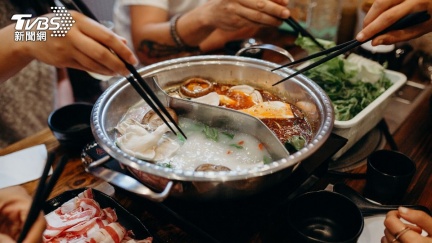 煮滾就安全？隔夜火鍋湯「1致命毒素」　醫：加熱2.5小時也沒用
