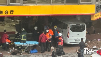 三立採訪車衝撞南京東路銀行釀10傷　初步未有酒駕毒品