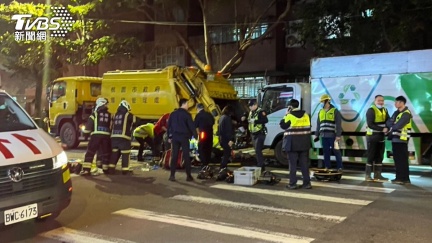 桃園回收車追撞垃圾車！　78歲婦傷重不治