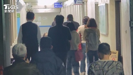 桃園婦倒垃圾車遭撞死　女兒赴殯儀館崩潰哭喊：我真的不孝