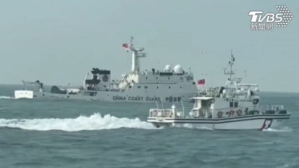 中國海警突闖金門海域！海巡強勢趨前　緊張對峙