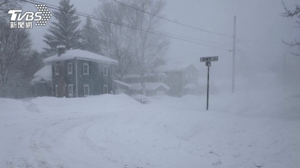 世紀級風暴襲美！多州緊急狀態　大雪打亂8000航班