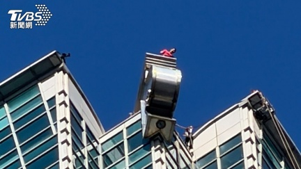 霍諾德徒手爬101將登頂　鄭明典：越高風勢越強「塔頂風不小」