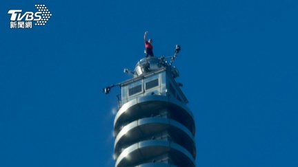 不斷更新／ 登頂了！霍諾德僅花費90分鐘　徒手攀101完成壯舉　