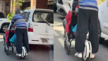 雜耍式散步！高雄獨輪翁「推輪椅嬤」曬太陽　警要開罰了
