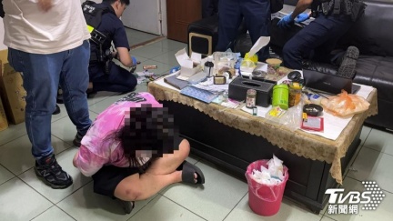 毒駕拖行警所長害命　女毒蟲遭判死腿軟癱坐椅上