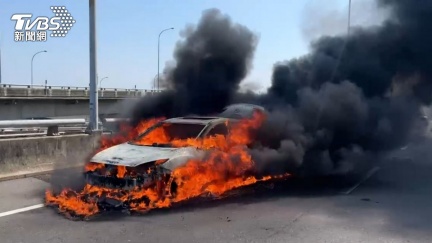 彰化台76線火燒車！24歲男駕駛「除夕驚魂」急逃生