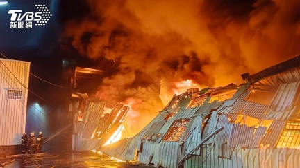 彰化廠房除夕夜「烈焰沖天」　驚悚畫面曝