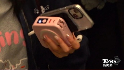 日本飛安新規4月上路　禁機上使用行動電源　每人限帶2顆