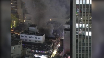 大阪梅田車站周邊串燒店起火　43輛消防車搶救