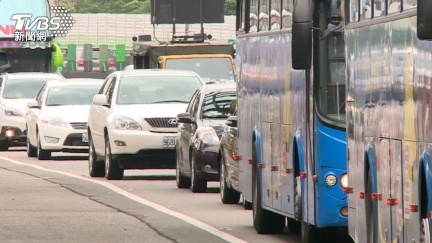 春節國道高乘載　怎樣算3人？未滿1歲嬰也納入？