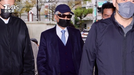 挪用上億公款！前新光董座吳東進遭求刑5年　今黑帽出庭