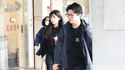 袁惟仁靈堂開放弔唁！兒女表情沉重　不見陸元琪身影