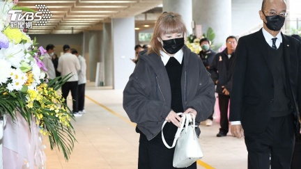 快訊／陸元琪突破重圍！現身袁惟仁畢業典禮送別　昔遭前小姑阻止