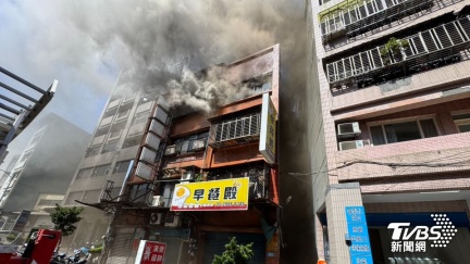 五股移工宿舍突起火「濃煙竄天際」　警消急灌救