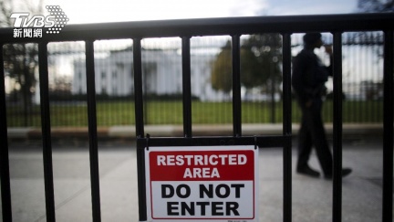 廂型車撞進白宮周邊管制區　涉案駕駛遭拘留