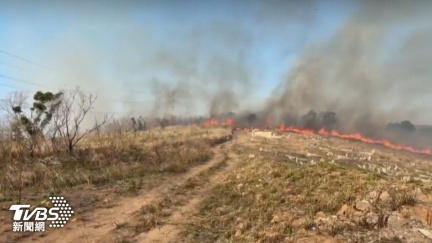 再30m就鐵軌！台中大火燒狂燒　台鐵急改單線行駛
