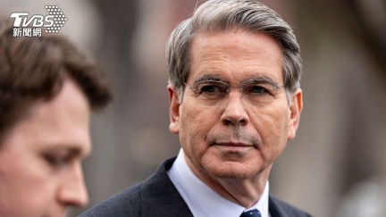 油價漲勢有望緩解？美財長：美國允許伊朗油輪通過荷姆茲海峽