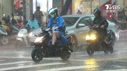 午後中部以北小心暴雨！鋒面來襲　週五北東低溫探1字頭