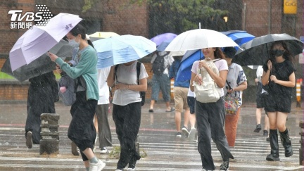 梅雨鋒面明靠近！雨彈連轟「3地區」